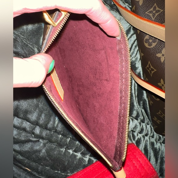 LV Carryall PM Bag - Picture 6 of 17